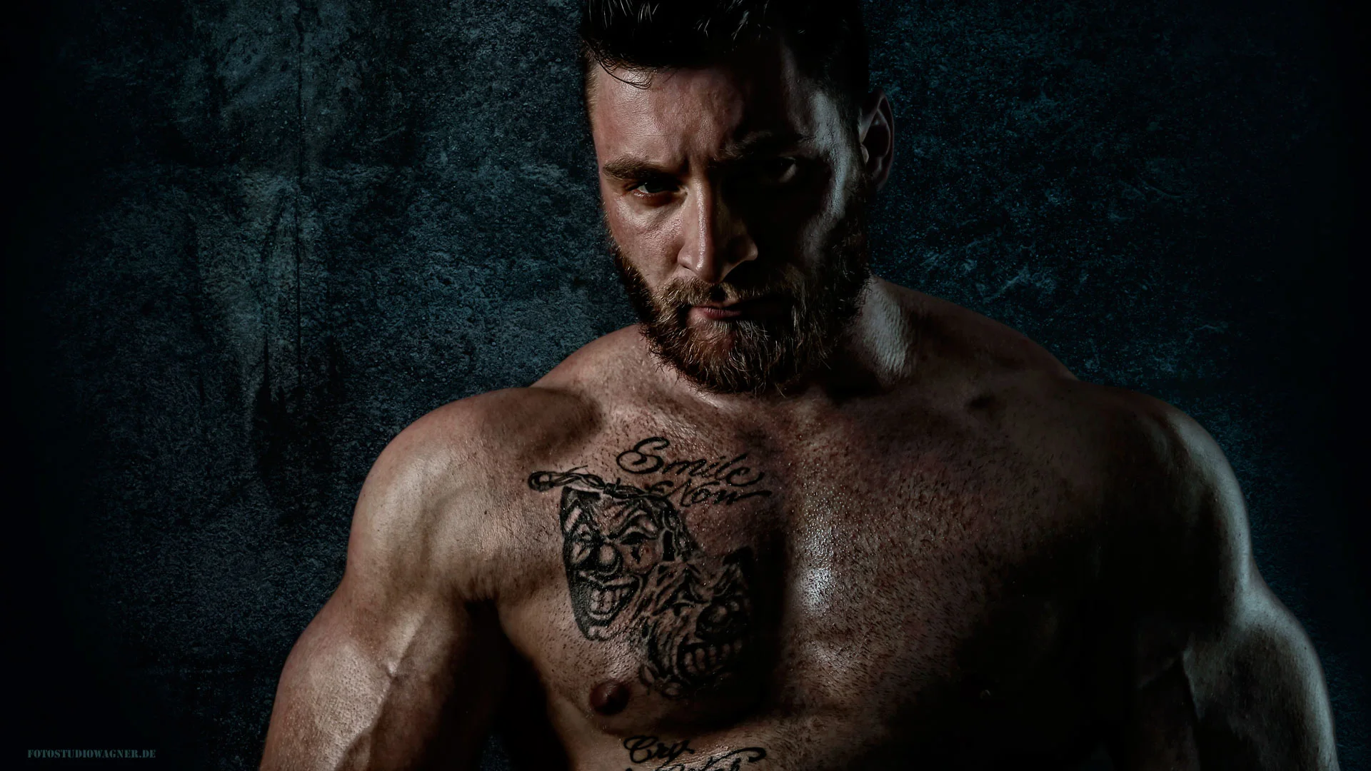 Charakter Porträt eines Bodybuilders mit ausgeprägten Muskeln, Männerportraits im Studio Wagner, München