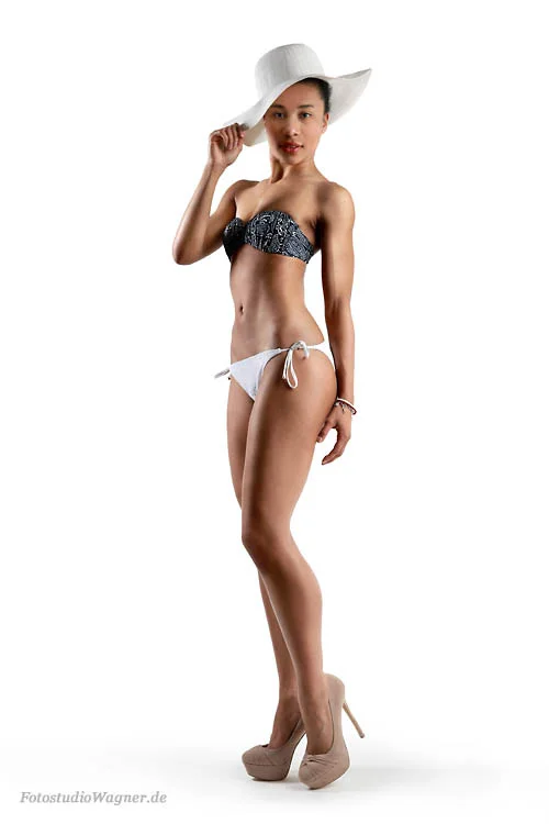 Dessous Foto einer Frau mit Hut im Fotostudio Wagner