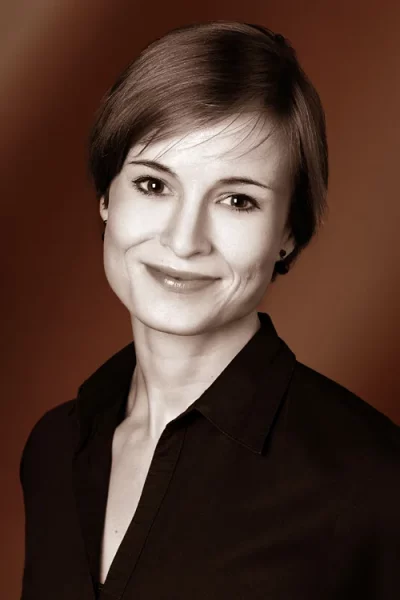 Business Porträt einer junger Business Frau in sepia, Firmenfotografie, Fotostudio Wagner München