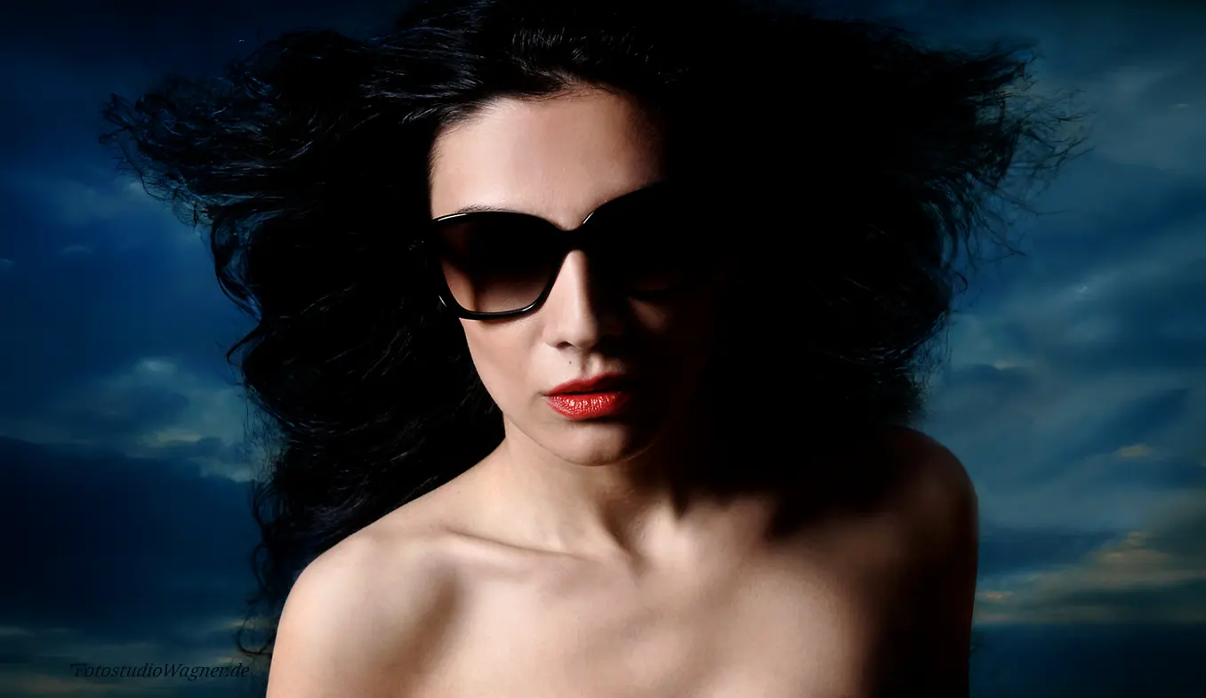 Beauty Porträt einer Frau am Abend, Modefotografie, Fotostudio Wagner München