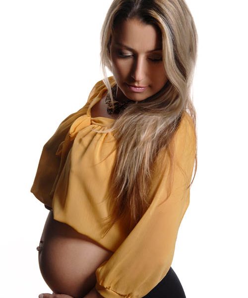 Günstige Babybauchfotos in München im Fotostudio Wagner